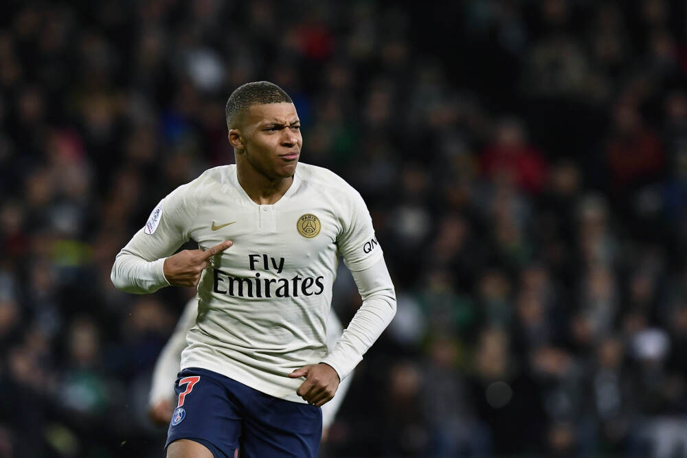 邮报：曼联对B费伤情感到乐观，他有望1个月内复出并出战曼市德比